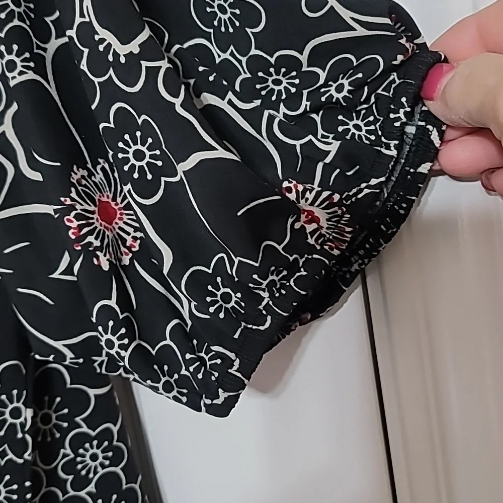 Venezia Black Floral Scoop Neck Blouse with Pink Centers - Picture 4 of 6